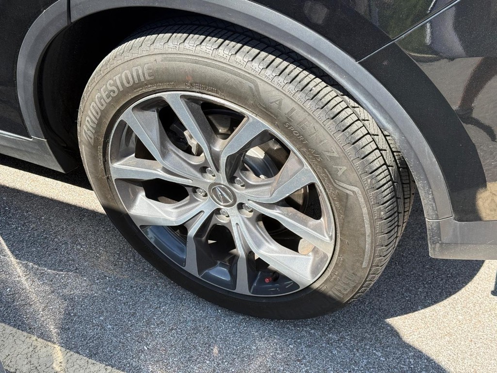 Acura MDX Vehicle Full-screen Gallery Image 12