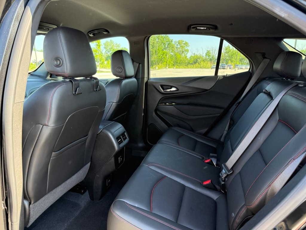 Chevrolet Equinox Vehicle Full-screen Gallery Image 11