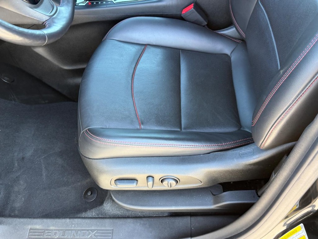 Chevrolet Equinox Vehicle Full-screen Gallery Image 17
