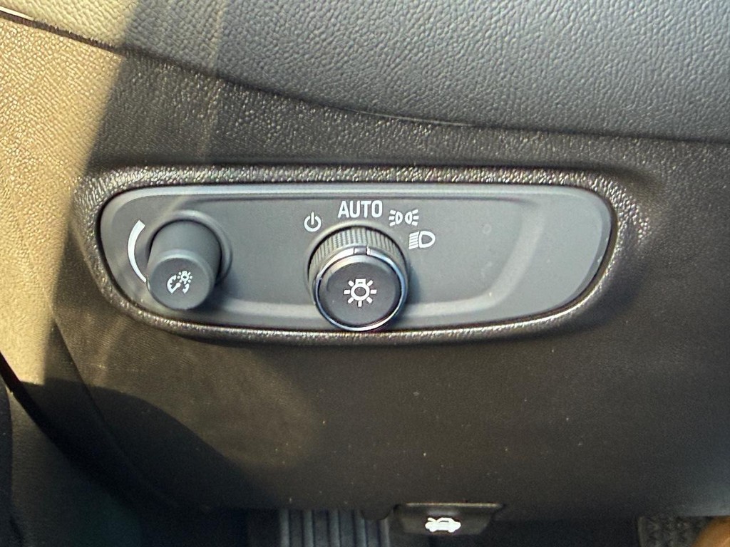 Chevrolet Equinox Vehicle Full-screen Gallery Image 18