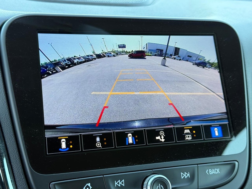 Chevrolet Equinox Vehicle Full-screen Gallery Image 23