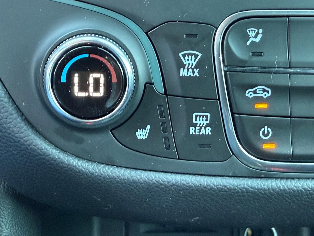 Chevrolet Equinox Vehicle Full-screen Gallery Image 24