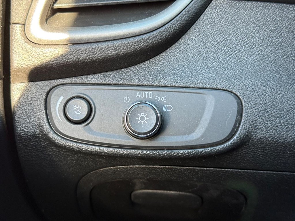 Chevrolet Trax Vehicle Full-screen Gallery Image 19