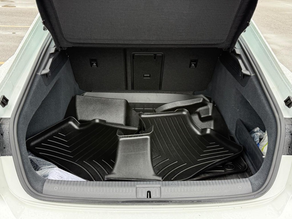 Volkswagen Arteon Vehicle Full-screen Gallery Image 04
