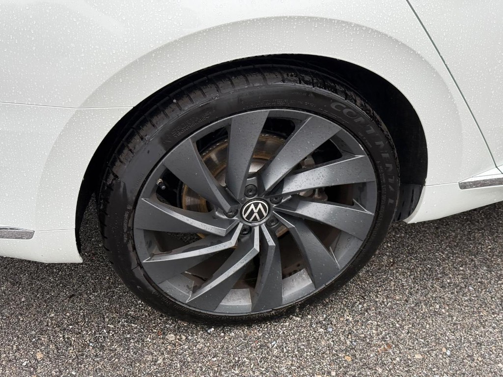 Volkswagen Arteon Vehicle Full-screen Gallery Image 07