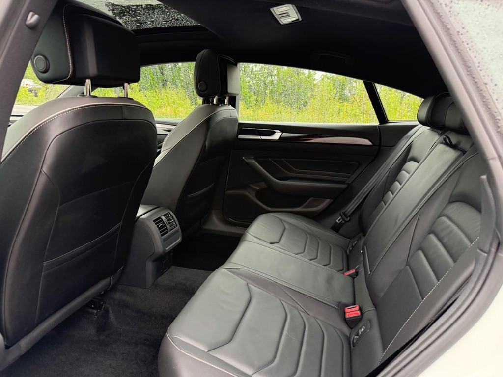 Volkswagen Arteon Vehicle Full-screen Gallery Image 10