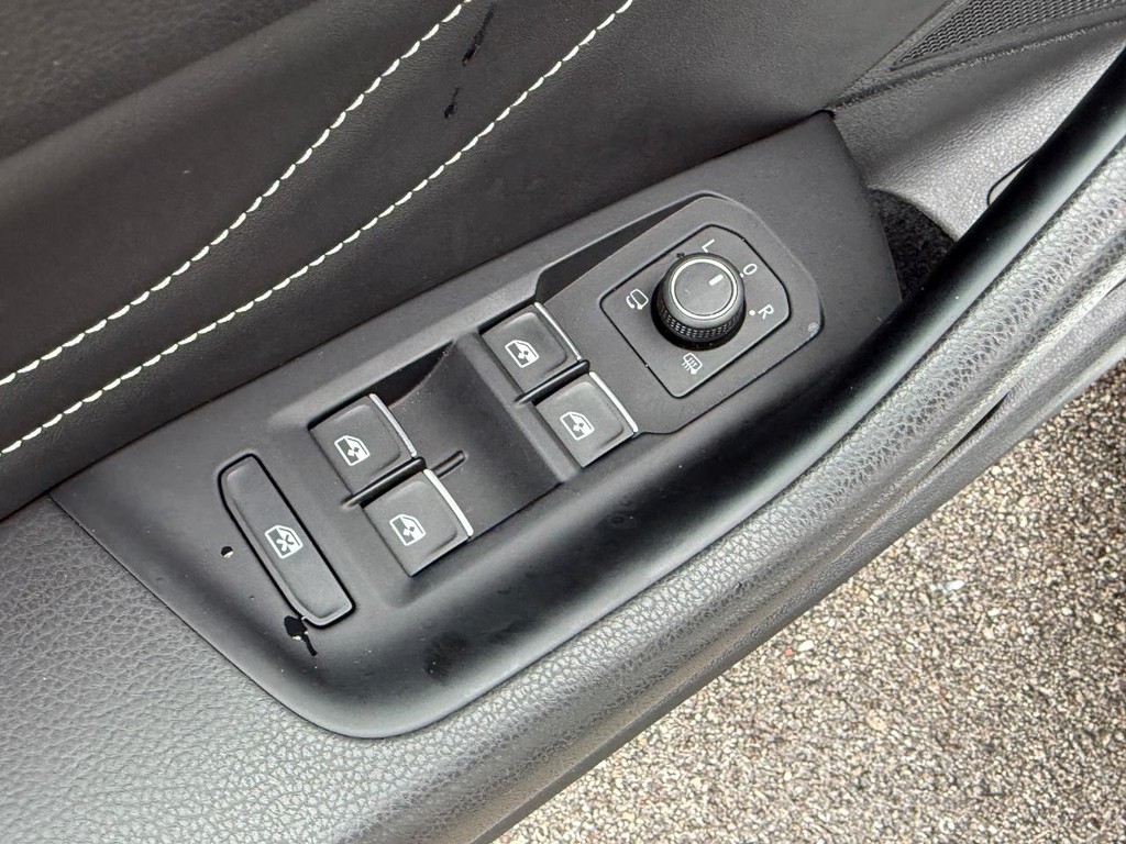 Volkswagen Arteon Vehicle Full-screen Gallery Image 15