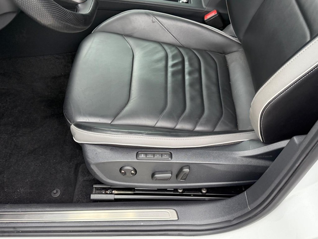Volkswagen Arteon Vehicle Full-screen Gallery Image 16