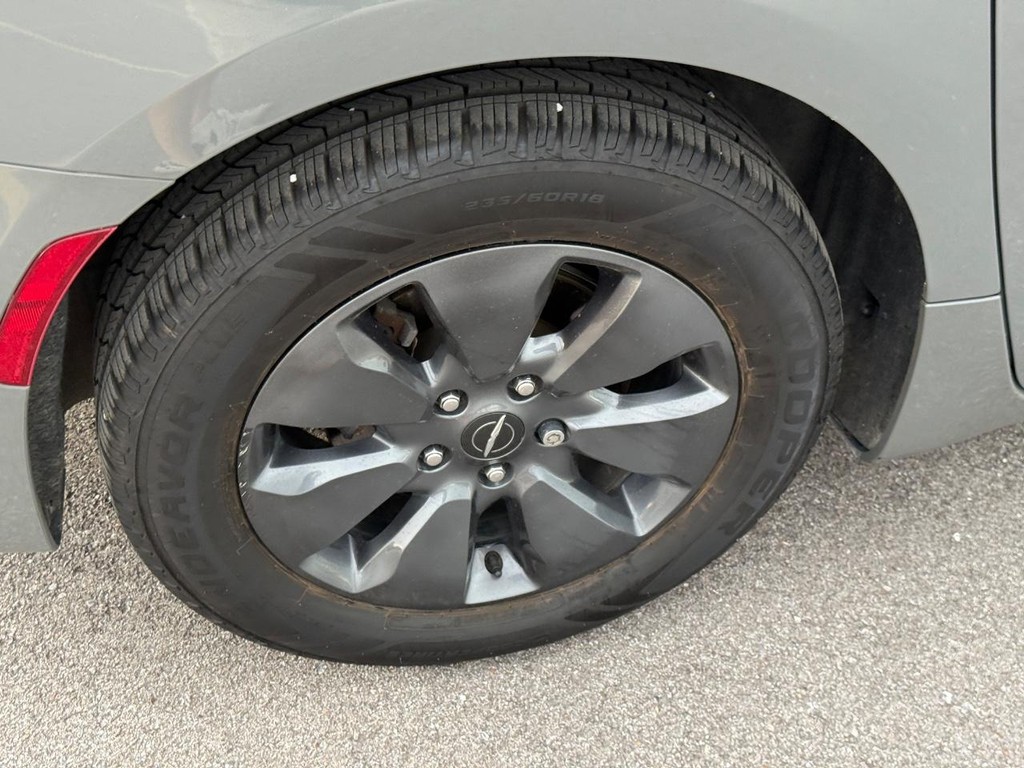 Chrysler Pacifica Vehicle Full-screen Gallery Image 09