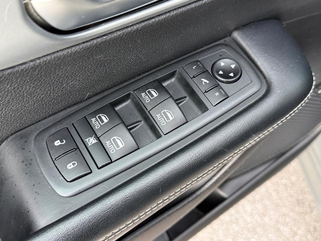 Chrysler Pacifica Vehicle Full-screen Gallery Image 19