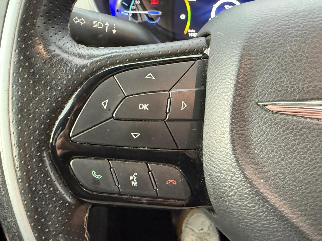 Chrysler Pacifica Vehicle Full-screen Gallery Image 22