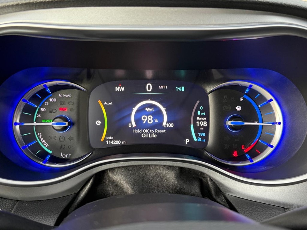 Chrysler Pacifica Vehicle Full-screen Gallery Image 24