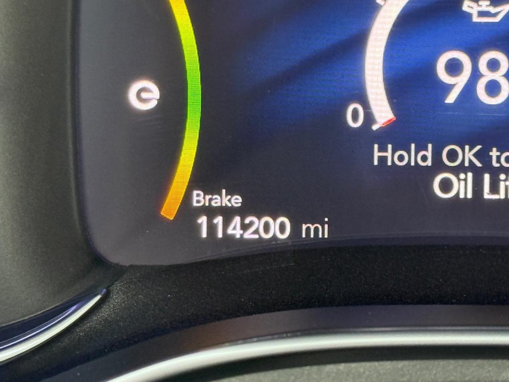 Chrysler Pacifica Vehicle Full-screen Gallery Image 25