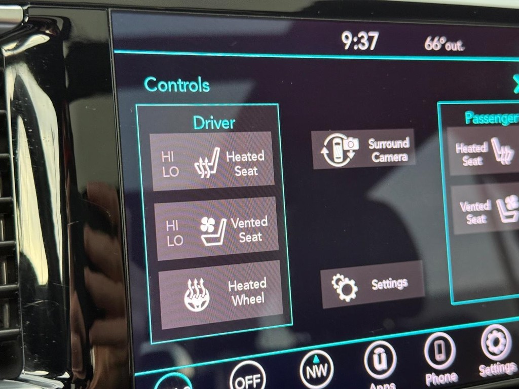 Chrysler Pacifica Vehicle Full-screen Gallery Image 27