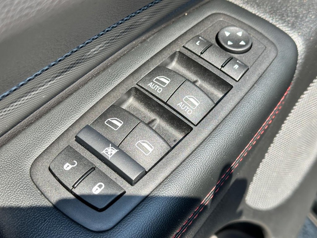 Dodge Durango Vehicle Full-screen Gallery Image 17