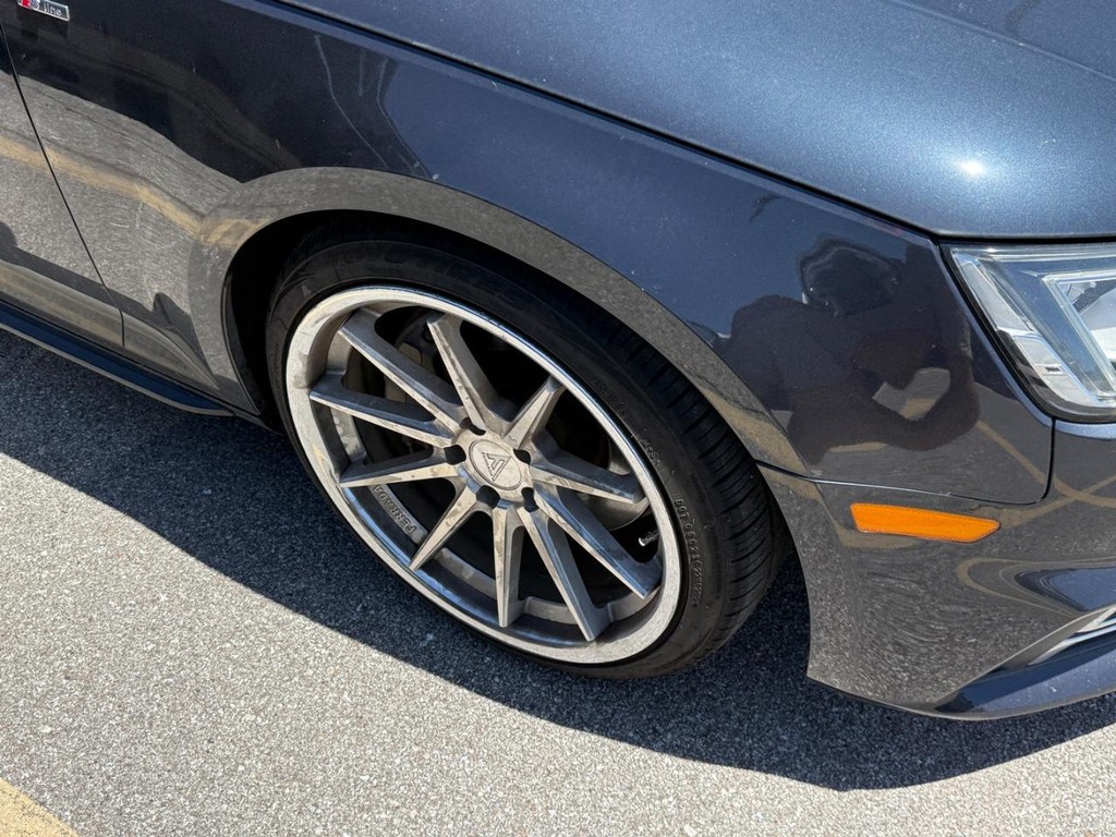 Audi A4 Vehicle Full-screen Gallery Image 04