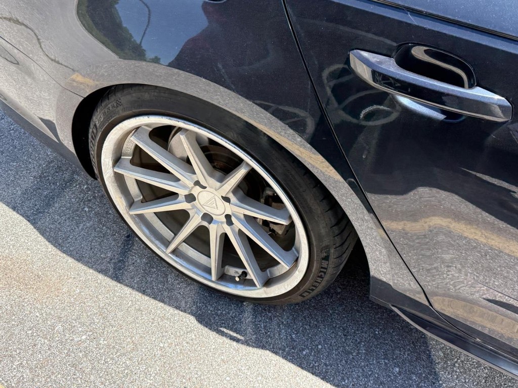 Audi A4 Vehicle Full-screen Gallery Image 13