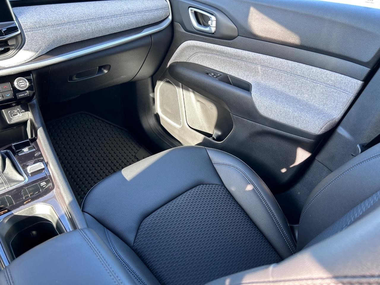 2024 Baltic Gray Metallic Clearcoat Jeep Compass Latitude 4X4 SUV