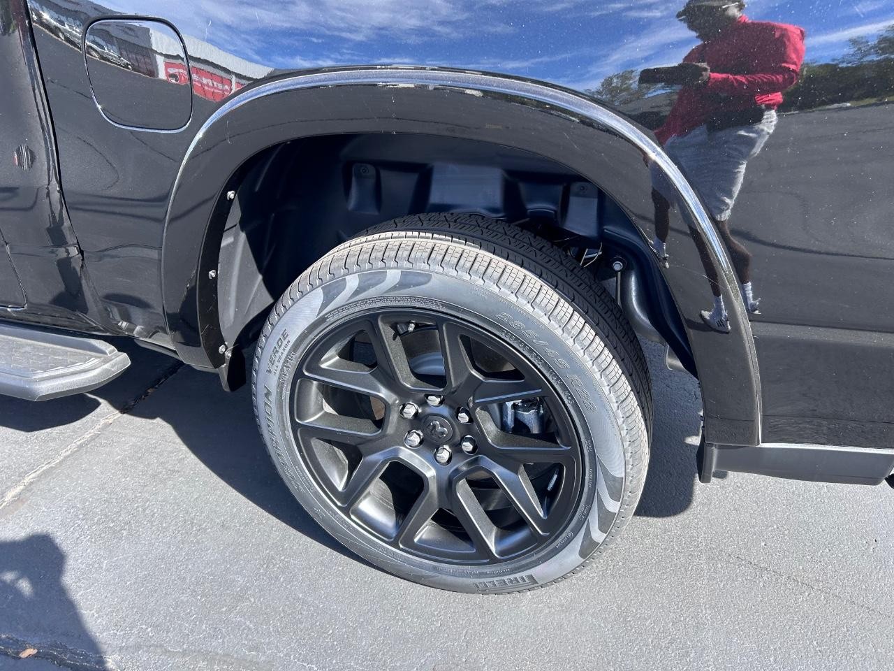 2025 Diamond Black Crystal Pearlcoat Ram 1500 Laramie 4X4 Truck