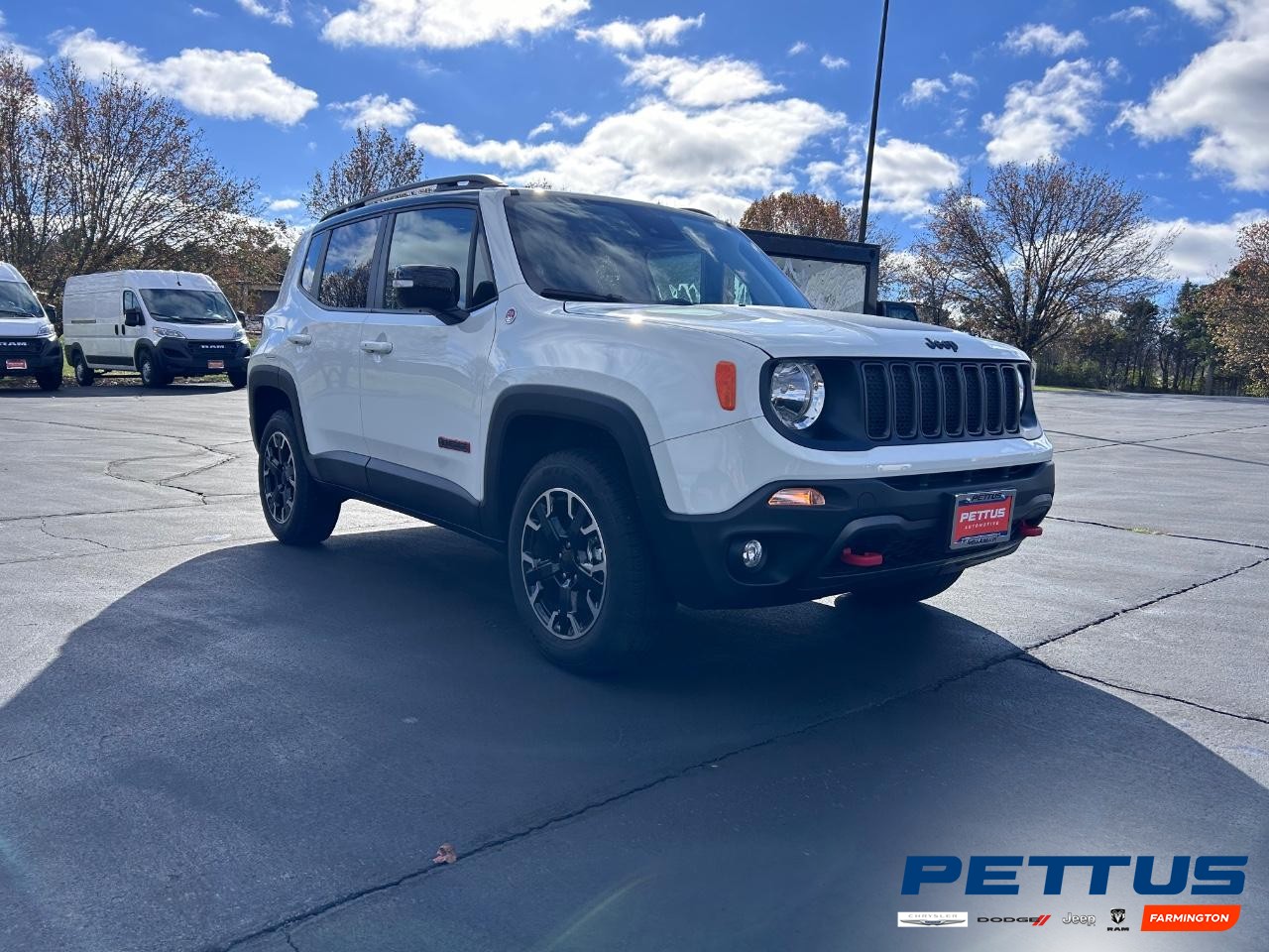 2023 Alpine White Clearcoat Jeep Renegade Trailhawk 4X4 SUV