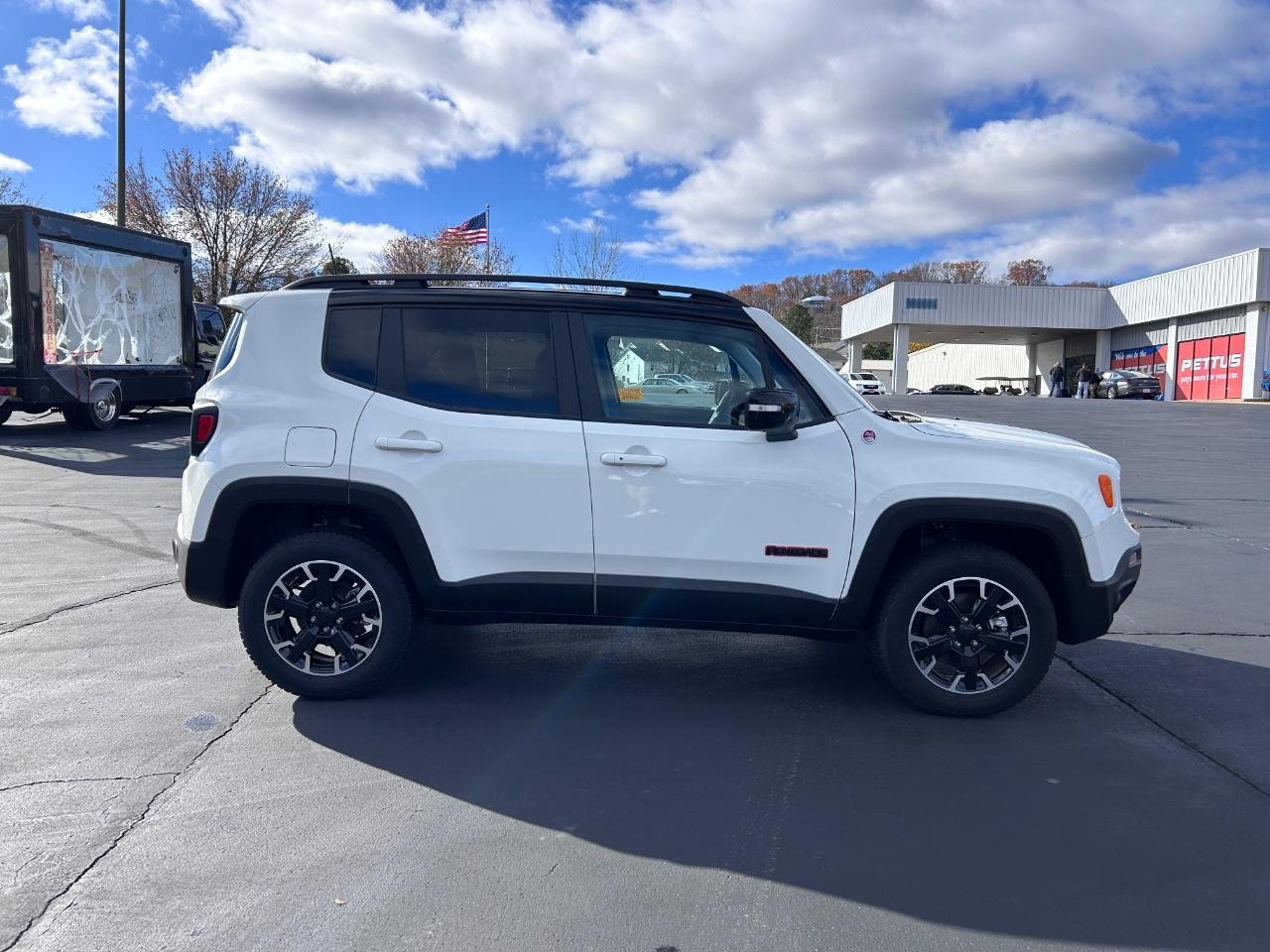 2023 Alpine White Clearcoat Jeep Renegade Trailhawk 4X4 SUV