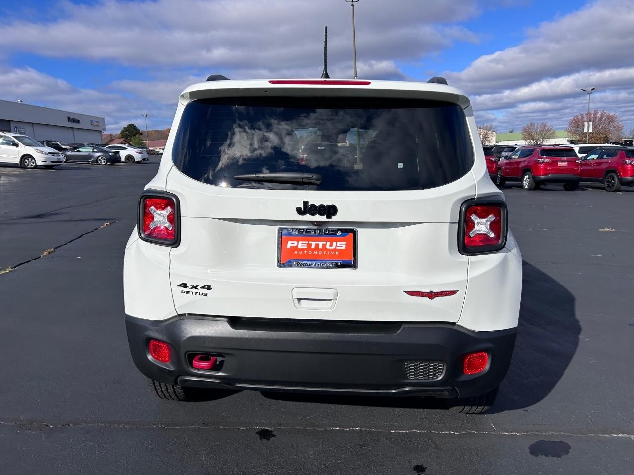 2023 Alpine White Clearcoat Jeep Renegade Trailhawk 4X4 SUV