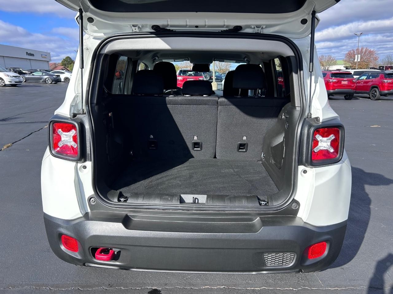 2023 Alpine White Clearcoat Jeep Renegade Trailhawk 4X4 SUV