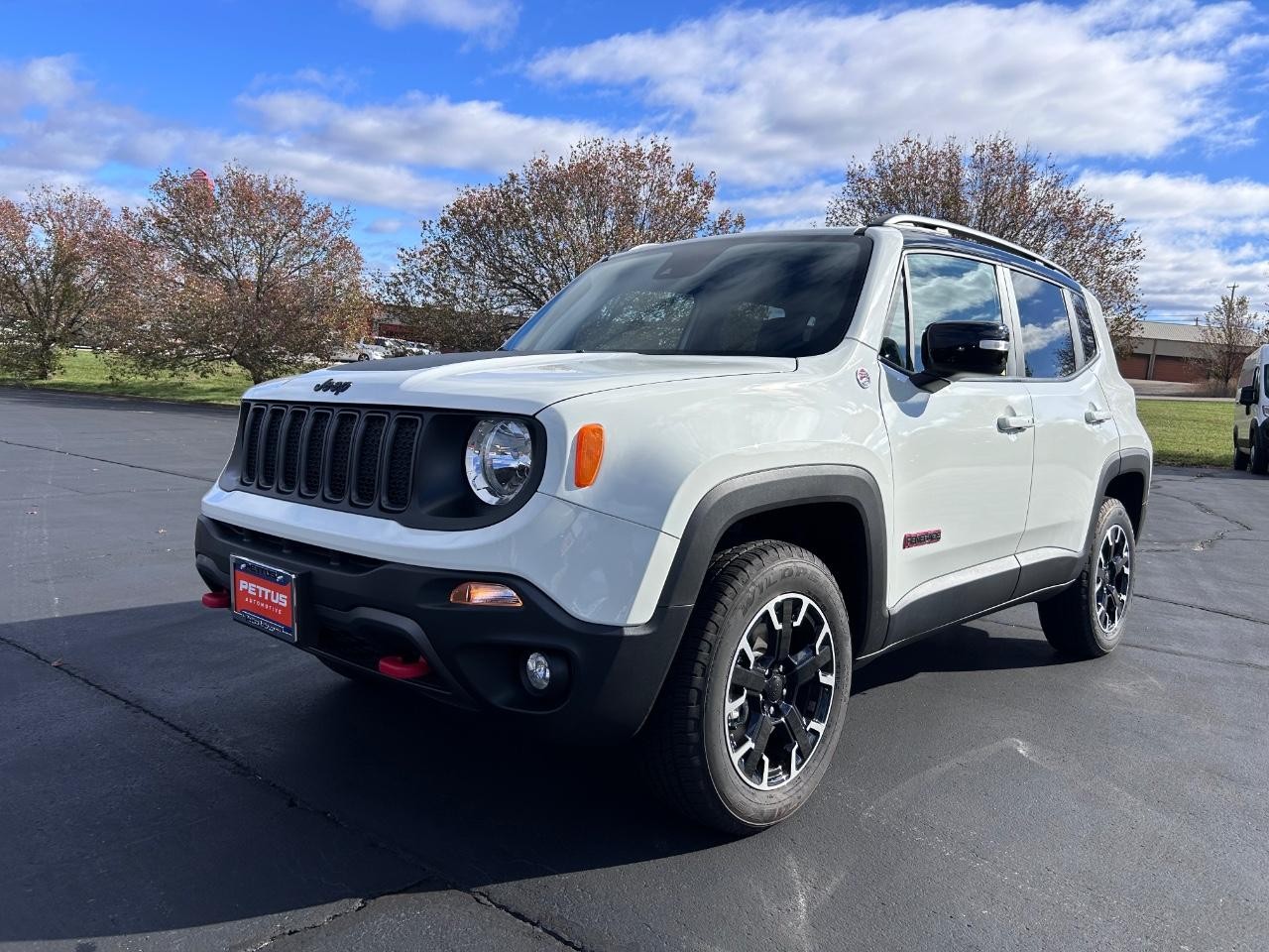 2023 Alpine White Clearcoat Jeep Renegade Trailhawk 4X4 SUV