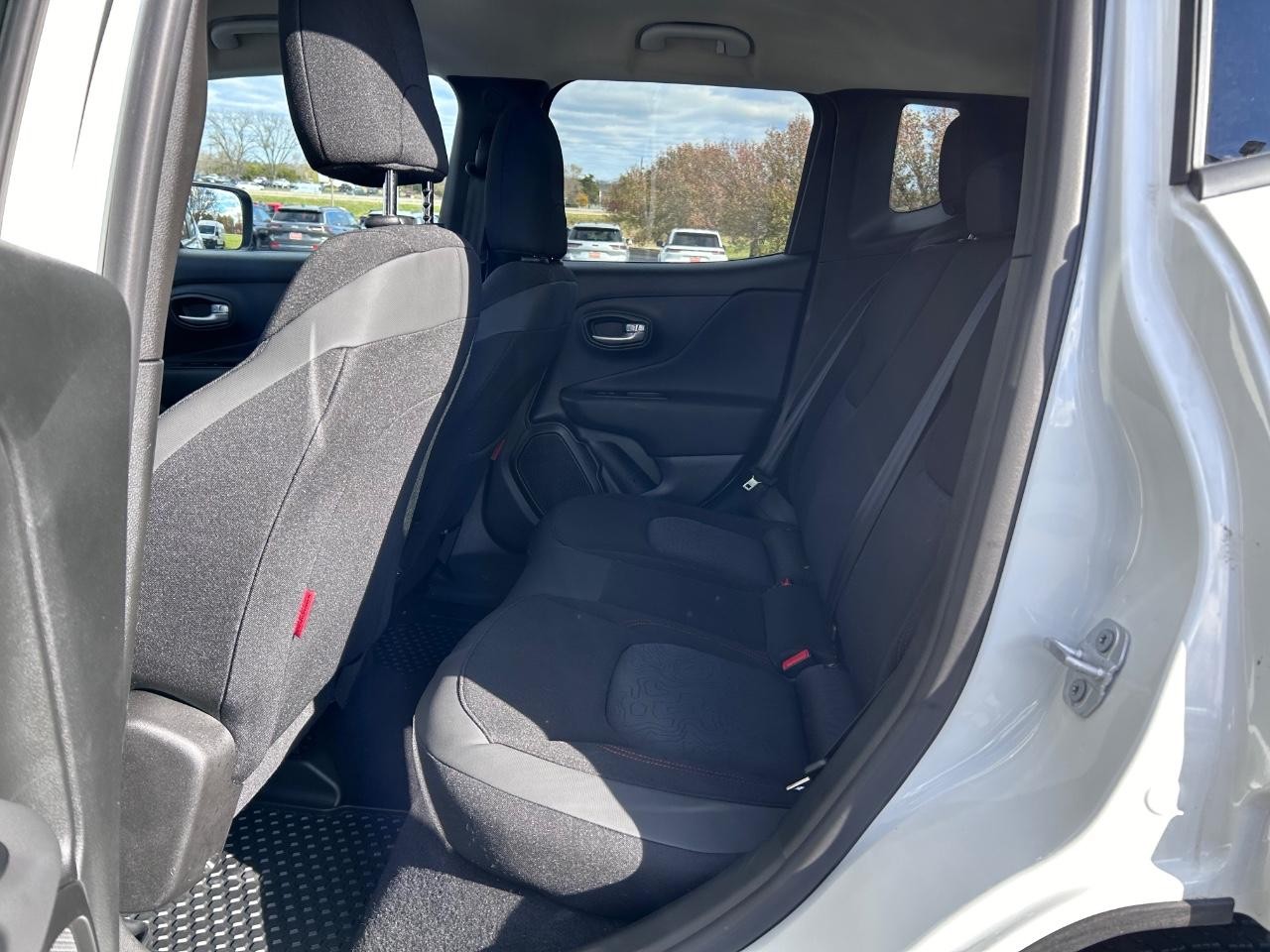 2023 Alpine White Clearcoat Jeep Renegade Trailhawk 4X4 SUV