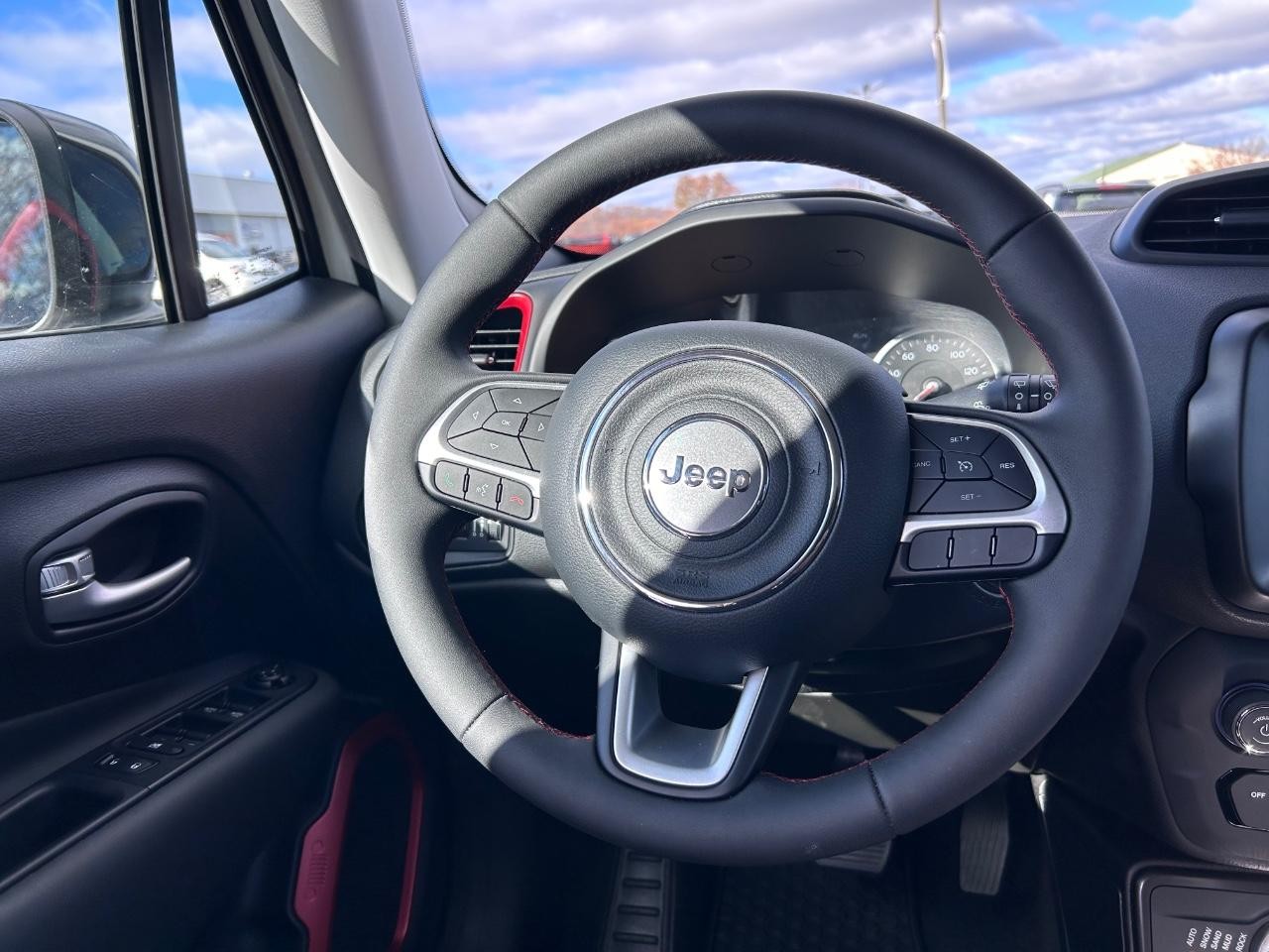 2023 Alpine White Clearcoat Jeep Renegade Trailhawk 4X4 SUV