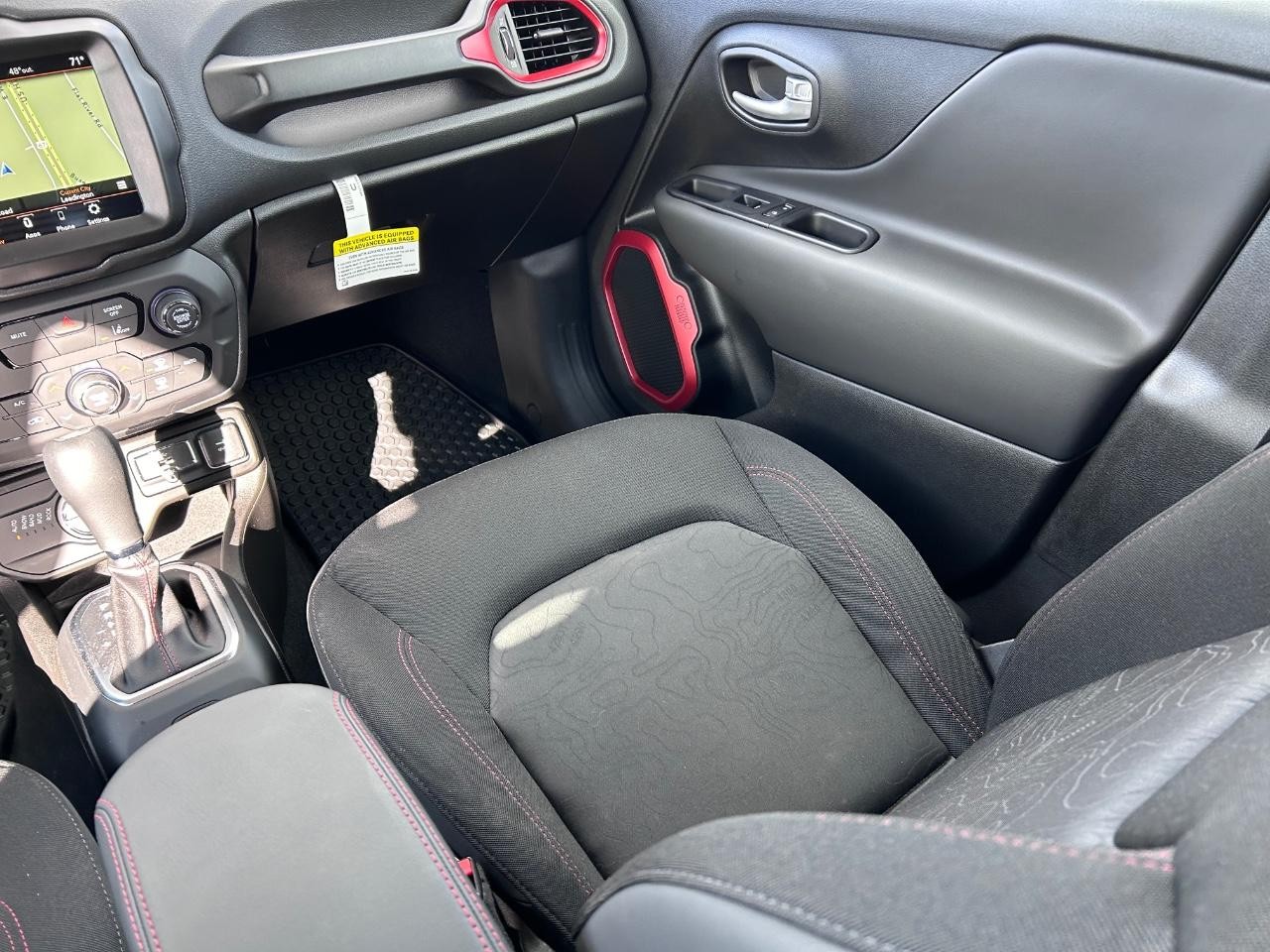2023 Alpine White Clearcoat Jeep Renegade Trailhawk 4X4 SUV