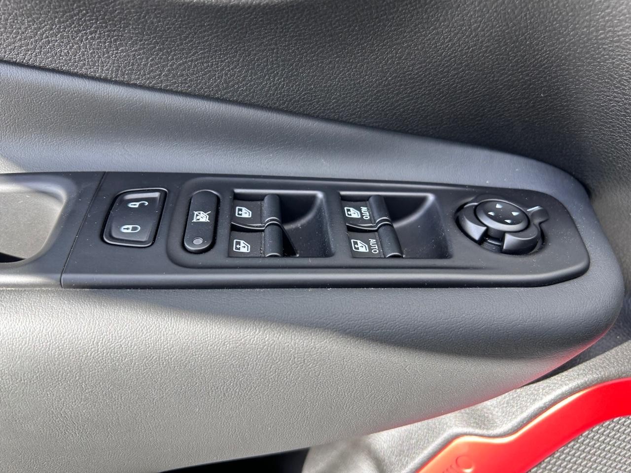 2023 Alpine White Clearcoat Jeep Renegade Trailhawk 4X4 SUV