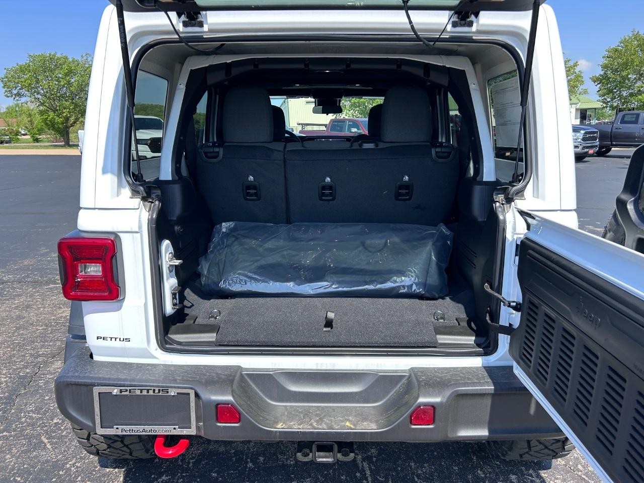 2025 Bright White Clearcoat Jeep Wrangler Rubicon 4X4 SUV