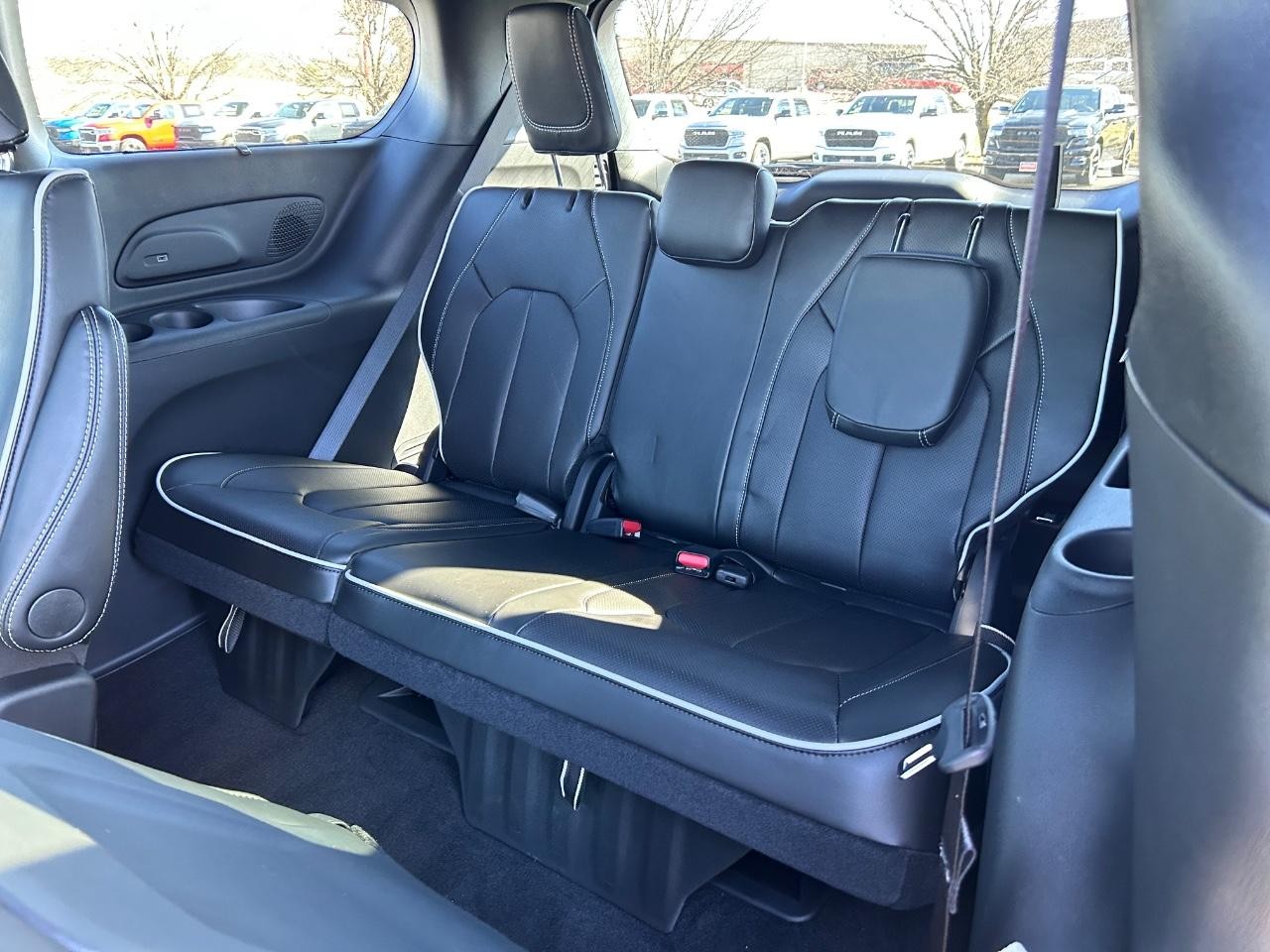 2025 Diamond Black Crystal Pearlcoat Chrysler Pacifica Limited AWD Van