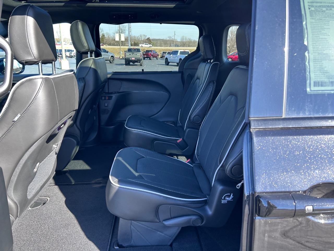 2025 Diamond Black Crystal Pearlcoat Chrysler Pacifica Limited AWD Van