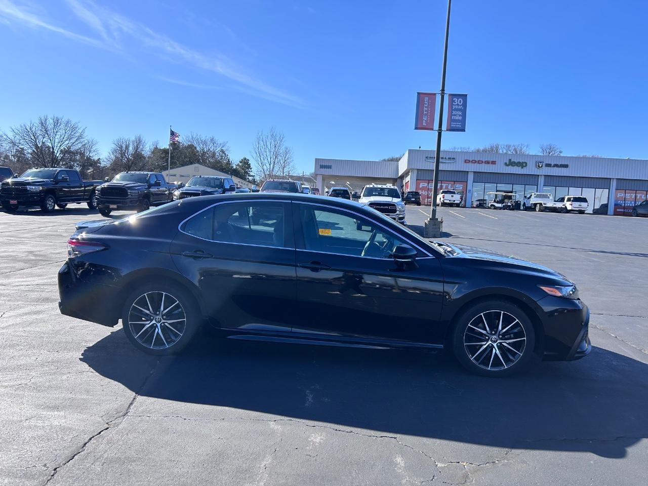 2022 Midnight Black Metallic Toyota Camry SE FWD Sedan