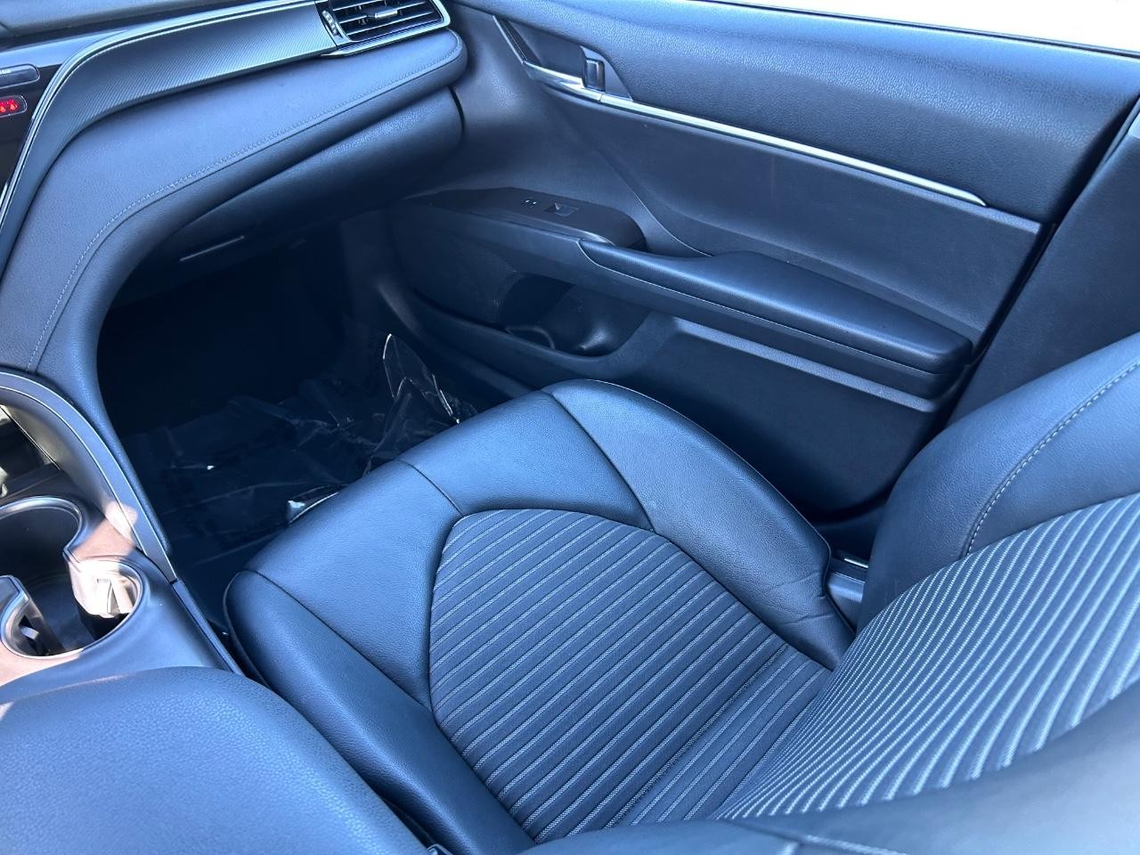2022 Midnight Black Metallic Toyota Camry SE FWD Sedan