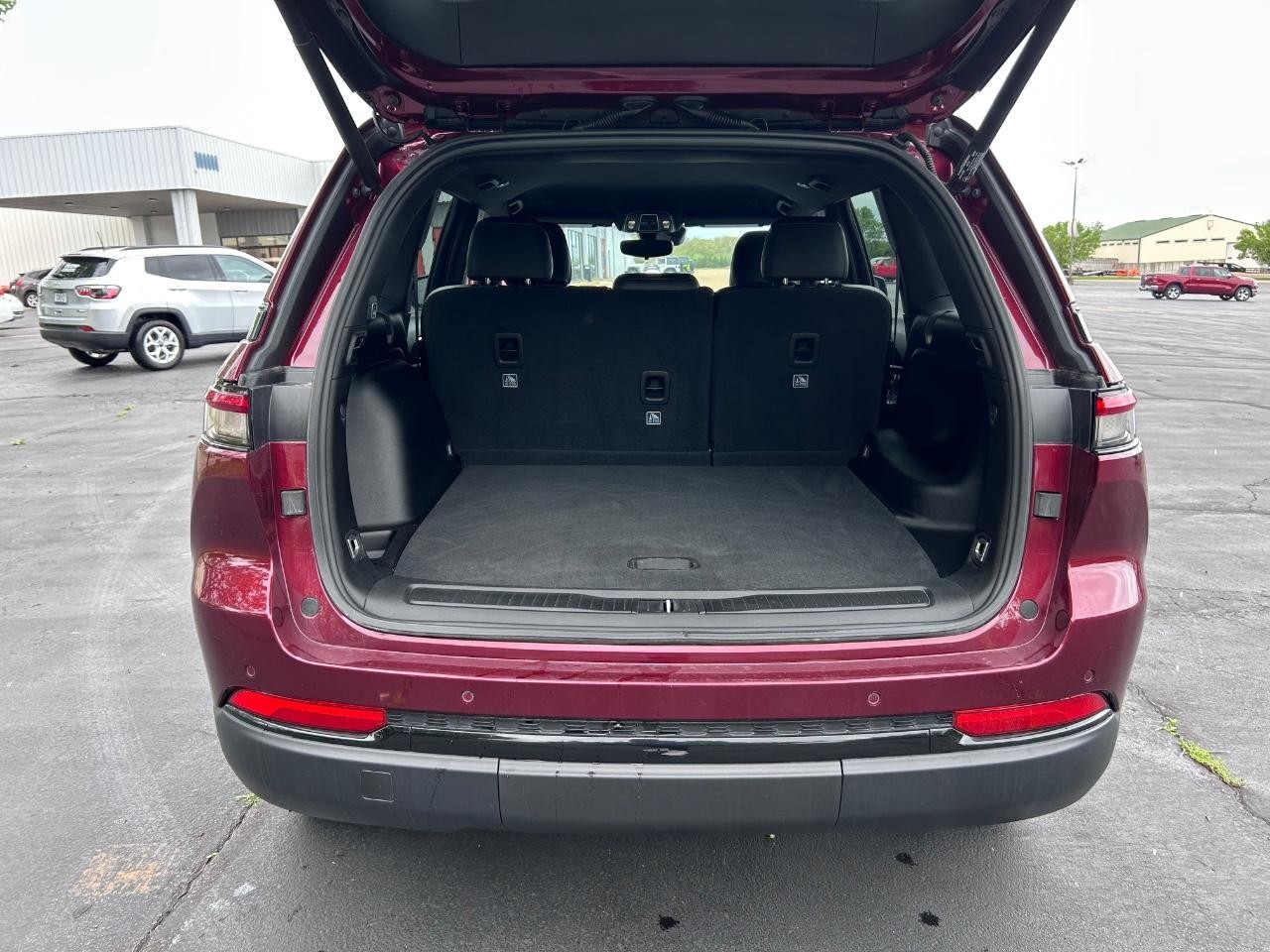 2022 Velvet Red Pearlcoat Jeep Grand Cherokee Altitude 4X4 SUV