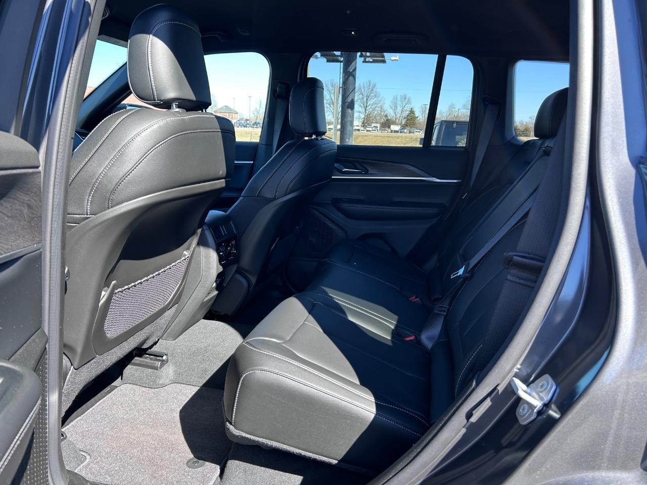 2025 Baltic Gray Metallic Clearcoat Jeep Grand Cherokee Limited 4X4 SUV