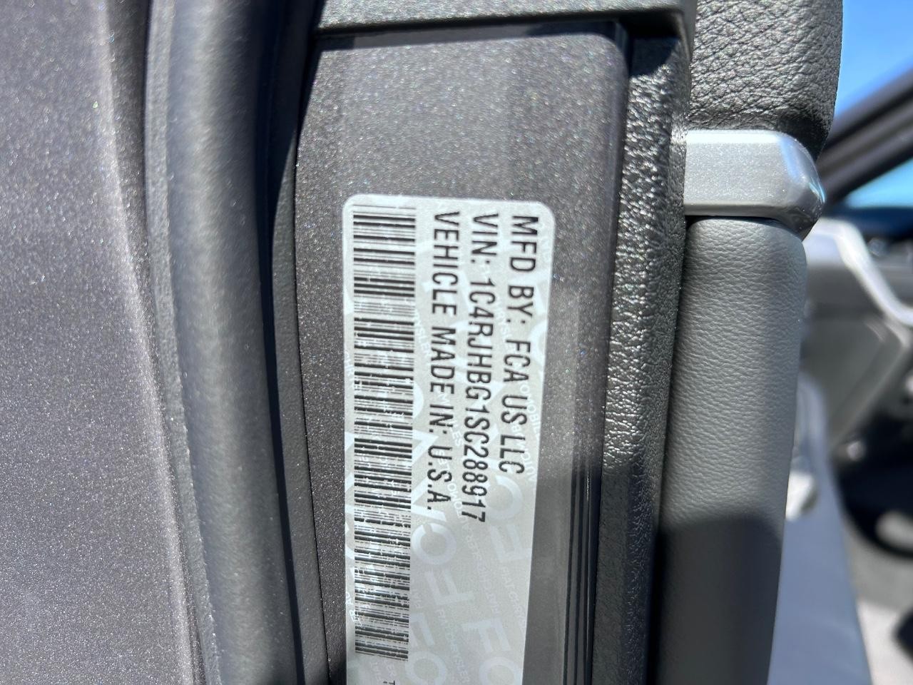 2025 Baltic Gray Metallic Clearcoat Jeep Grand Cherokee Limited 4X4 SUV