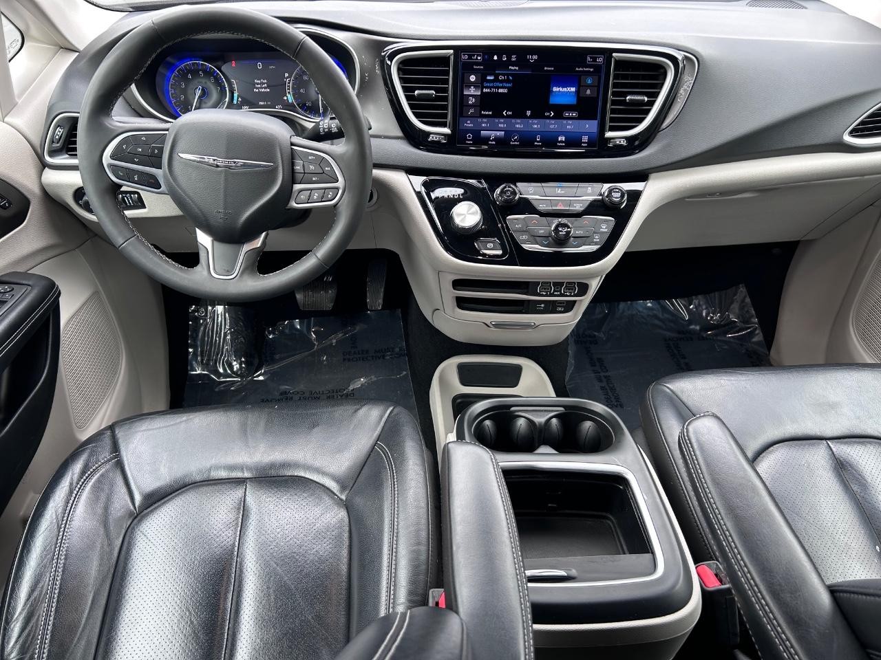 2022 Brilliant Black Crystal Pearlcoat Chrysler Pacifica Touring L FWD Van