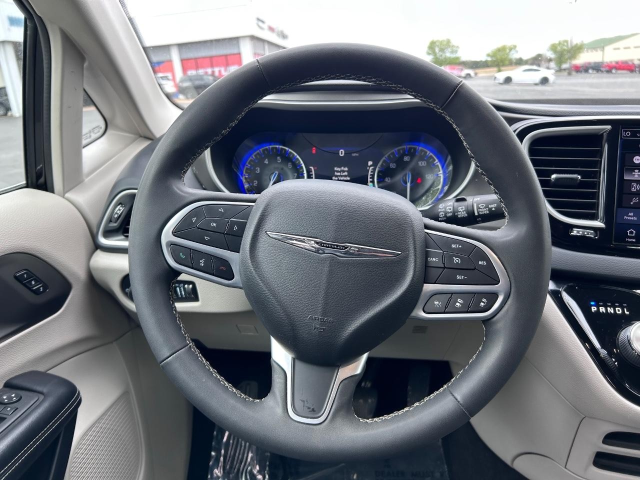 2022 Brilliant Black Crystal Pearlcoat Chrysler Pacifica Touring L FWD Van