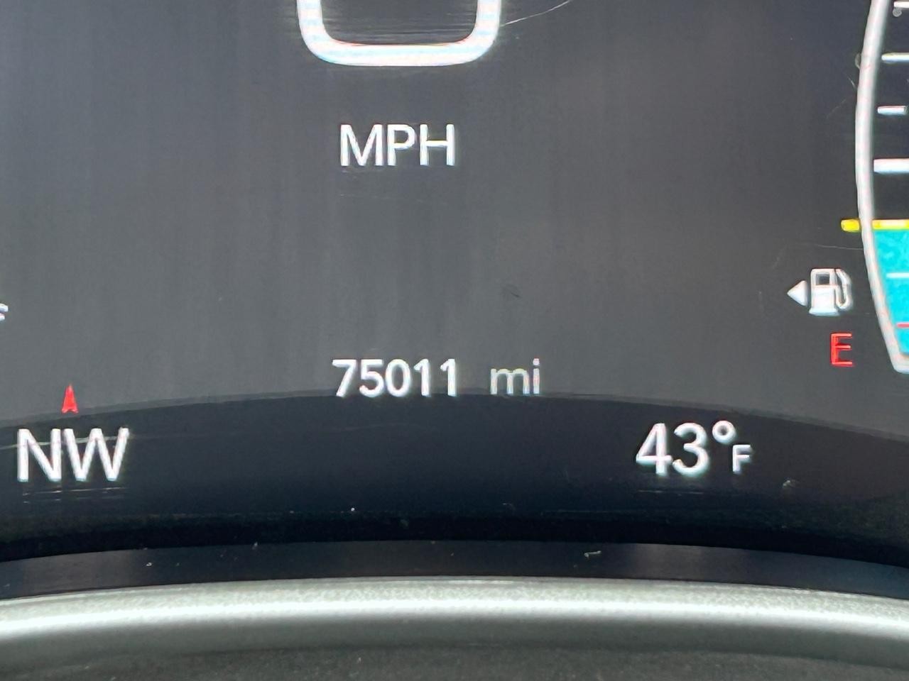 2022 Brilliant Black Crystal Pearlcoat Chrysler Pacifica Touring L FWD Van