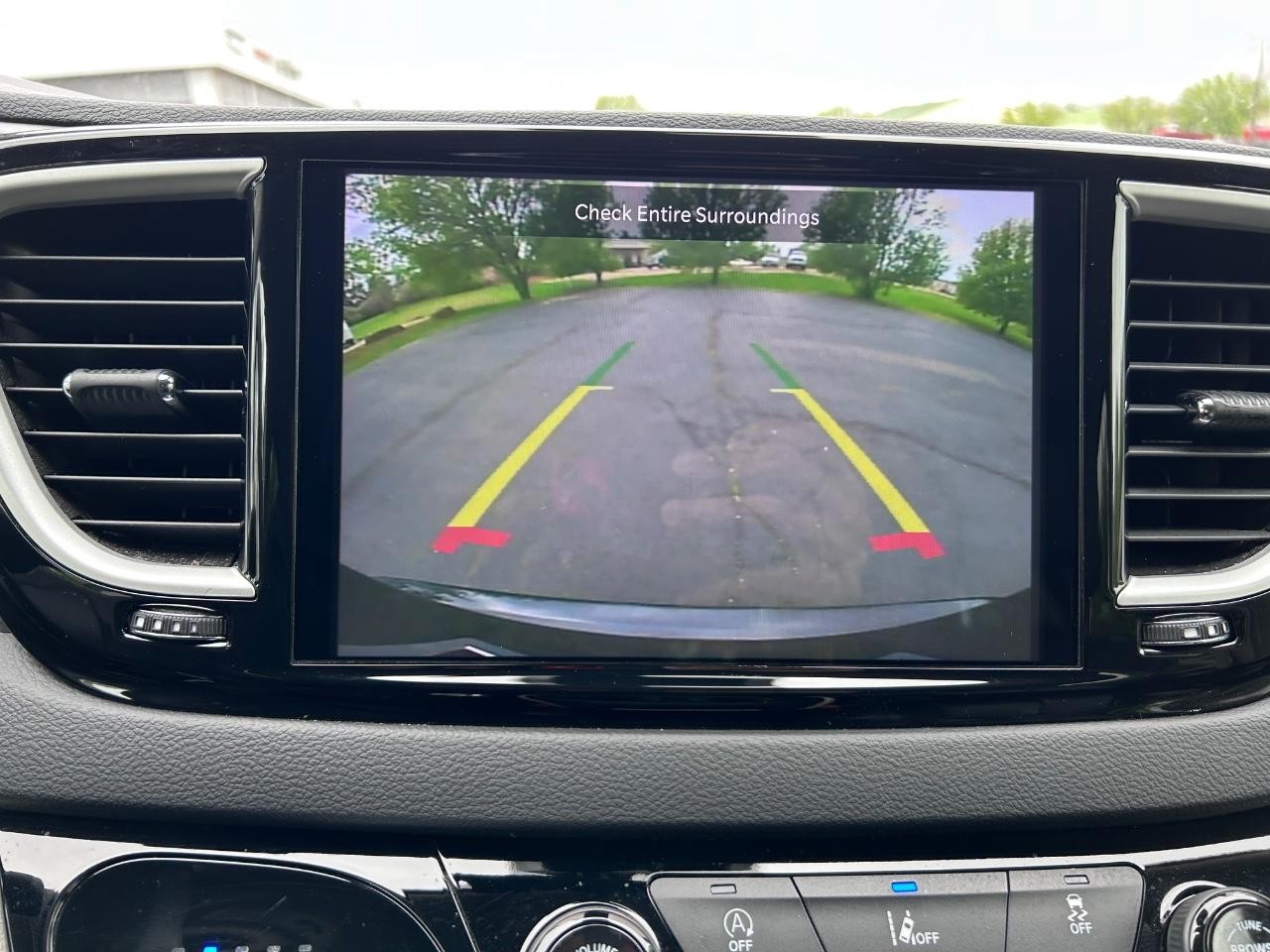 2022 Brilliant Black Crystal Pearlcoat Chrysler Pacifica Touring L FWD Van