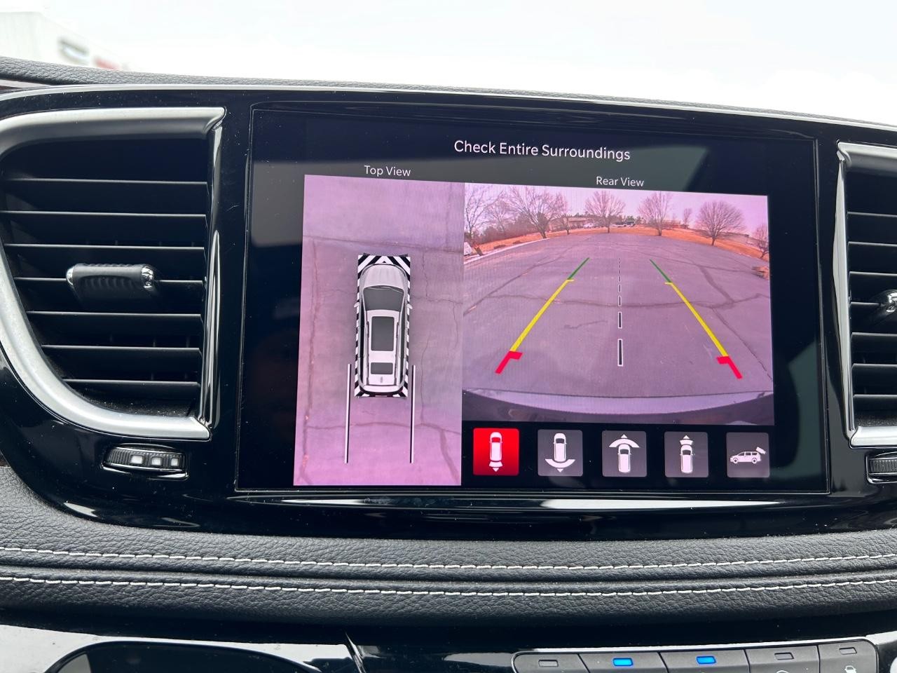 2022 Brilliant Black Crystal Pearlcoat Chrysler Pacifica Limited FWD Van