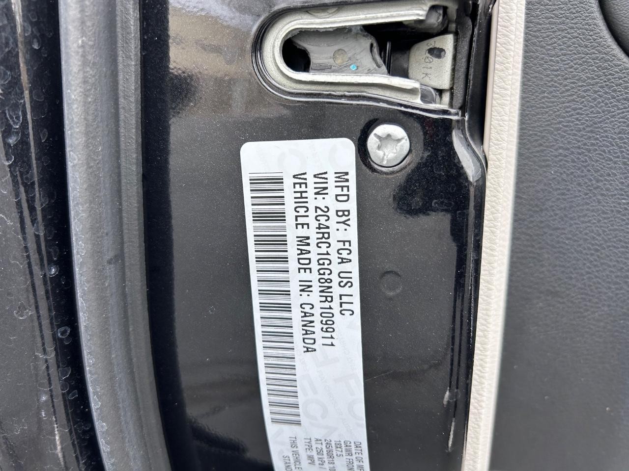 2022 Brilliant Black Crystal Pearlcoat Chrysler Pacifica Limited FWD Van