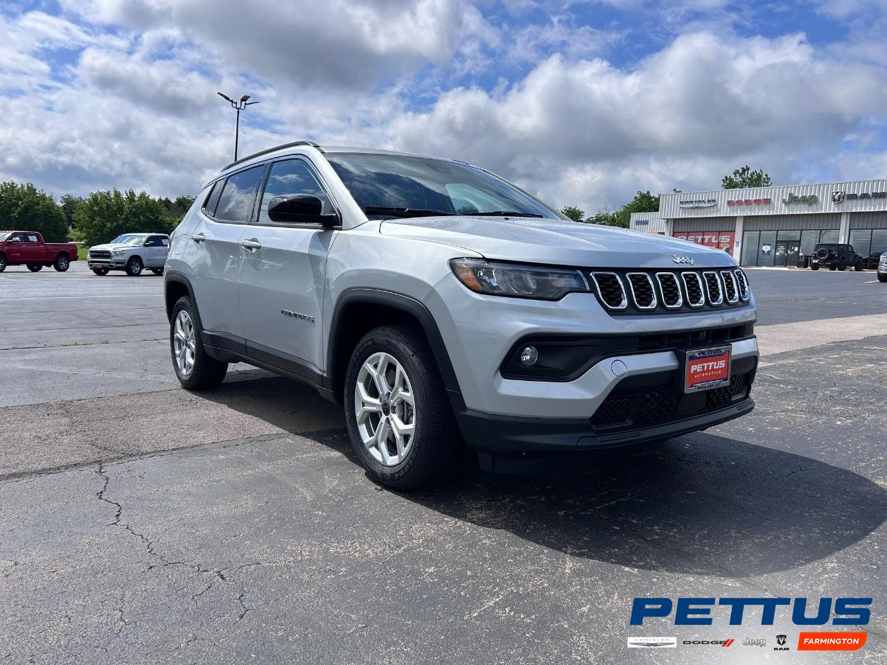 2025 Silver Zynith Metallic Clearcoat Jeep Compass Latitude SUV