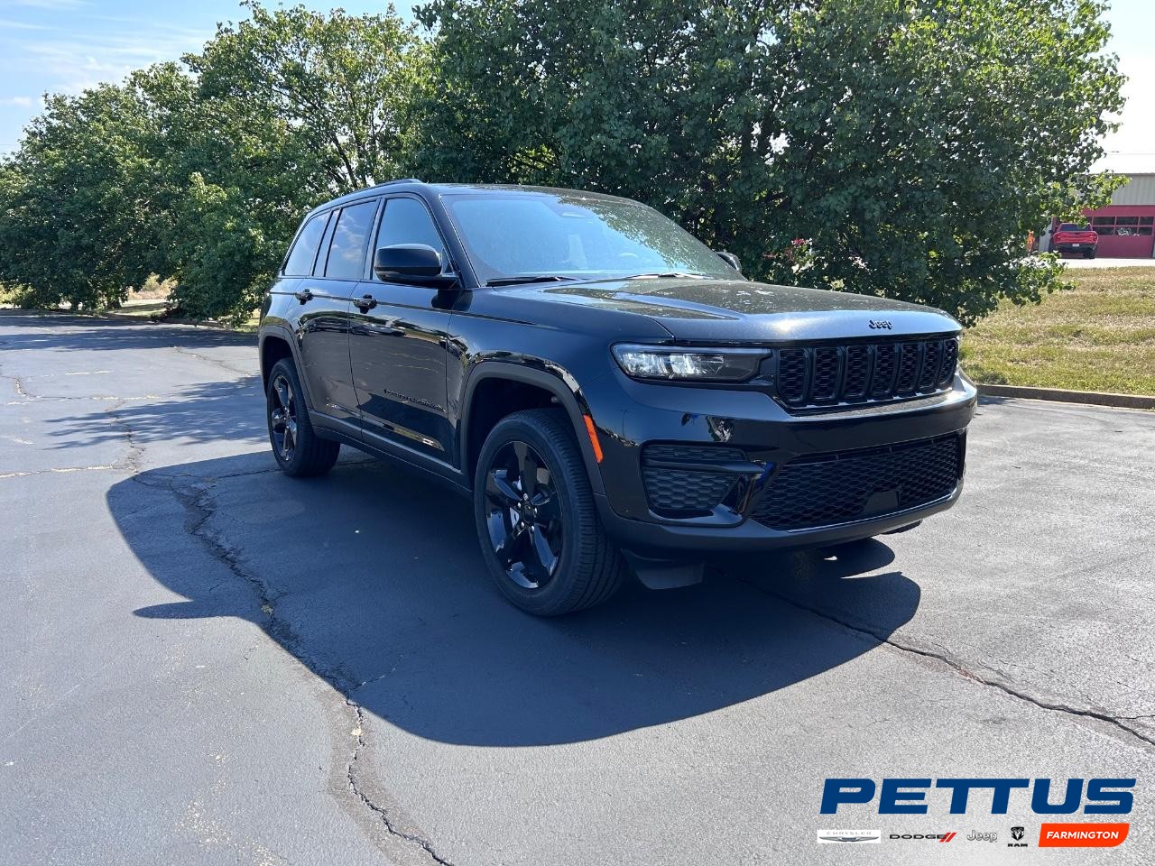 2025 Diamond Black Crystal Pearlcoat Jeep Grand Cherokee Altitude X SUV