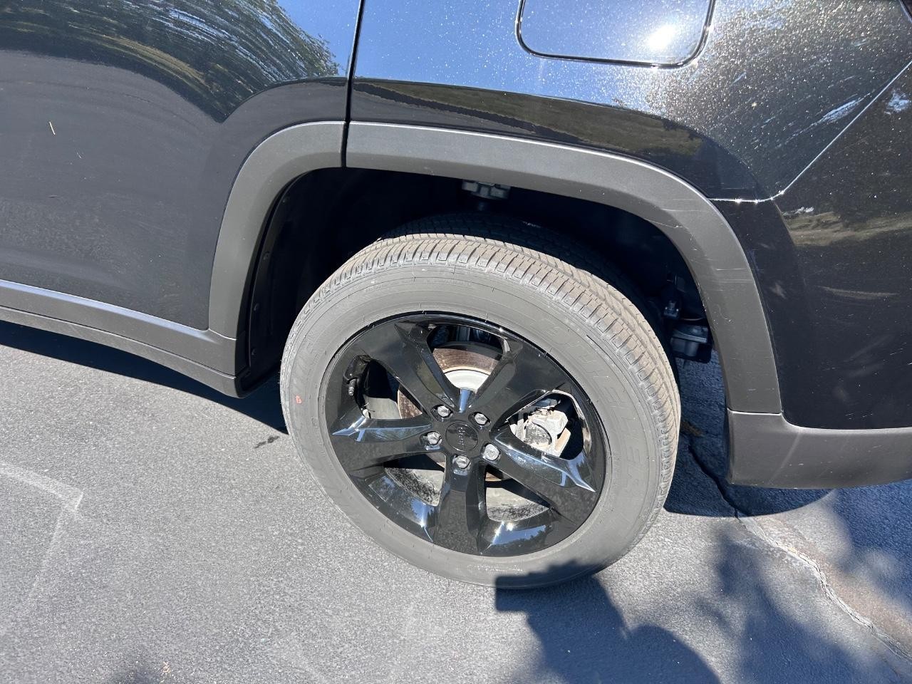 2025 Diamond Black Crystal Pearlcoat Jeep Grand Cherokee Altitude X 4X4 SUV