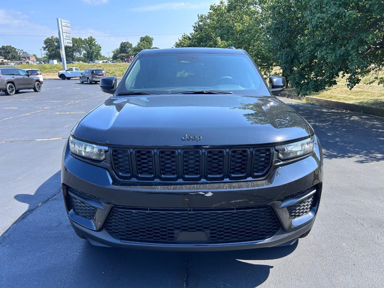 2025 Diamond Black Crystal Pearlcoat Jeep Grand Cherokee Altitude X 4X4 SUV